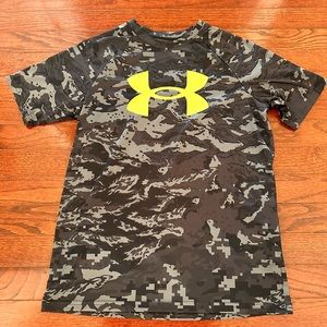 Boys camo Under Armour t-shirt